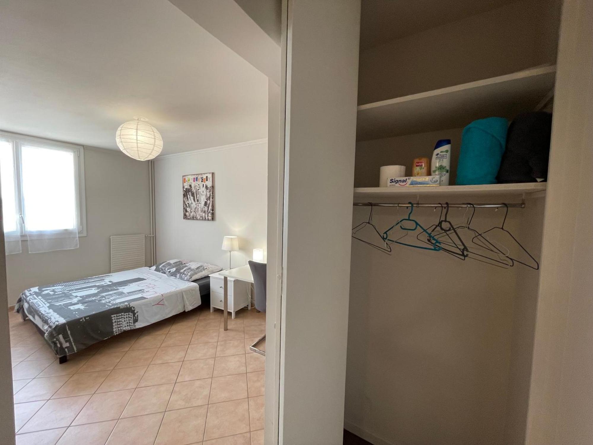 Location Chambre privée en colocation dans un appartement vaulx en velin centre Extérieur photo