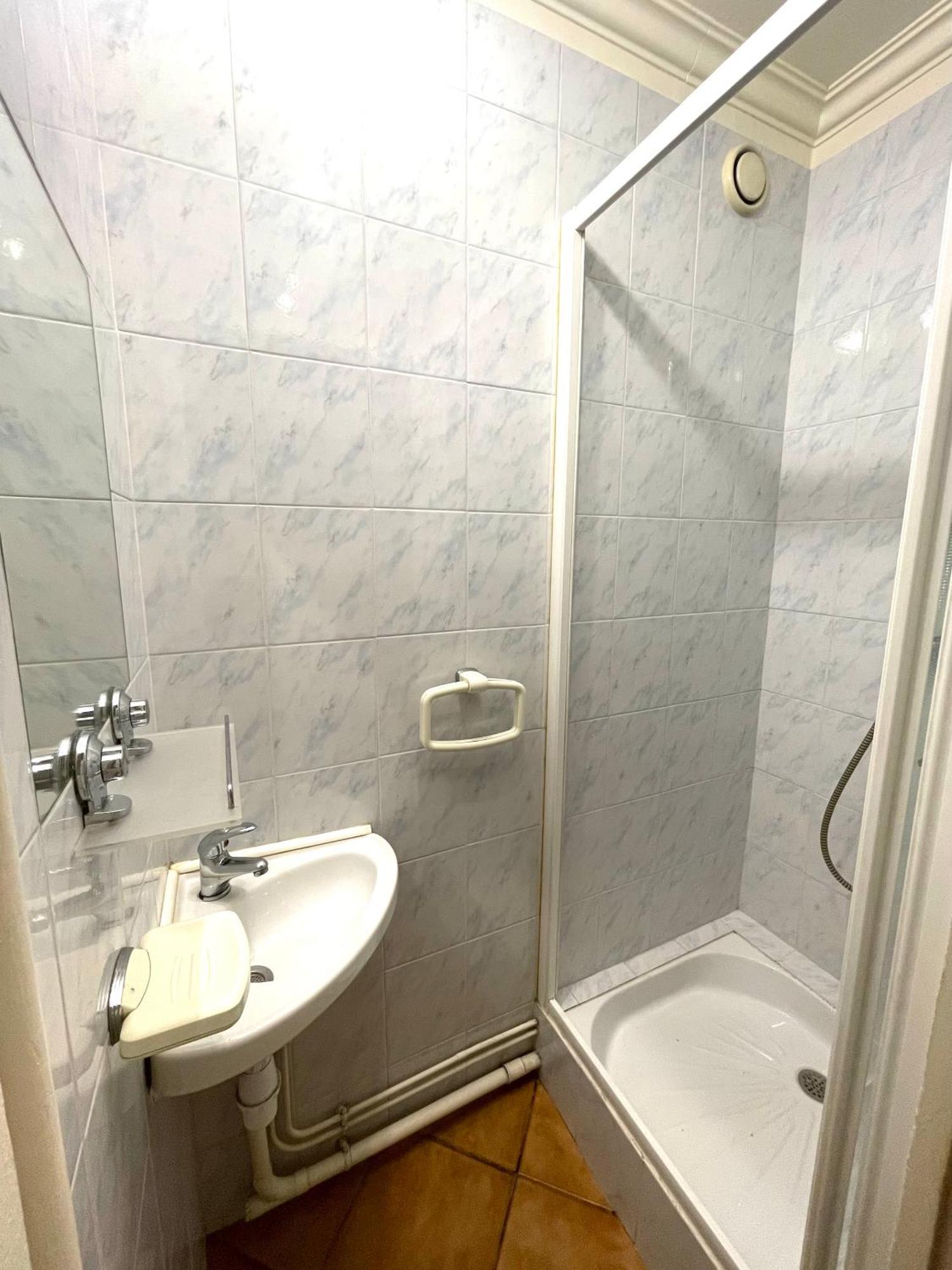 Location Chambre privée en colocation dans un appartement vaulx en velin centre Extérieur photo